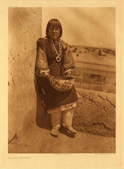 Edward S.Curtis-zdjęcia - On a Sia Housetop.jpg