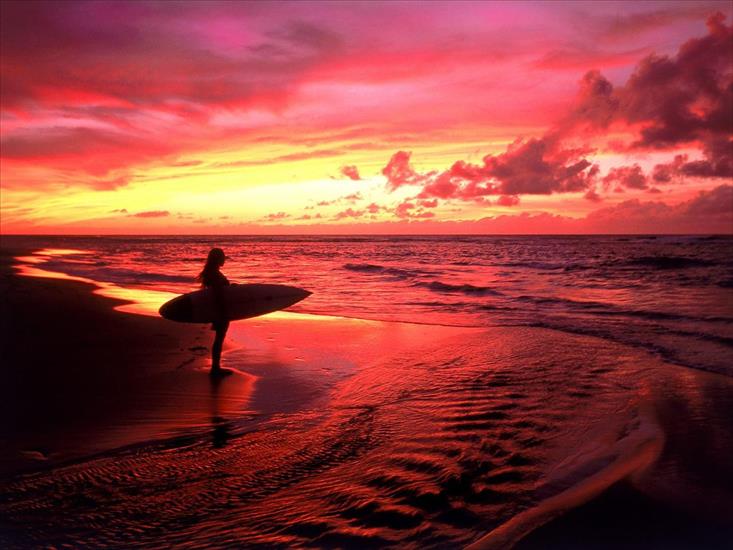 Widoki - Surfer at Twilight, Hawaii.jpg