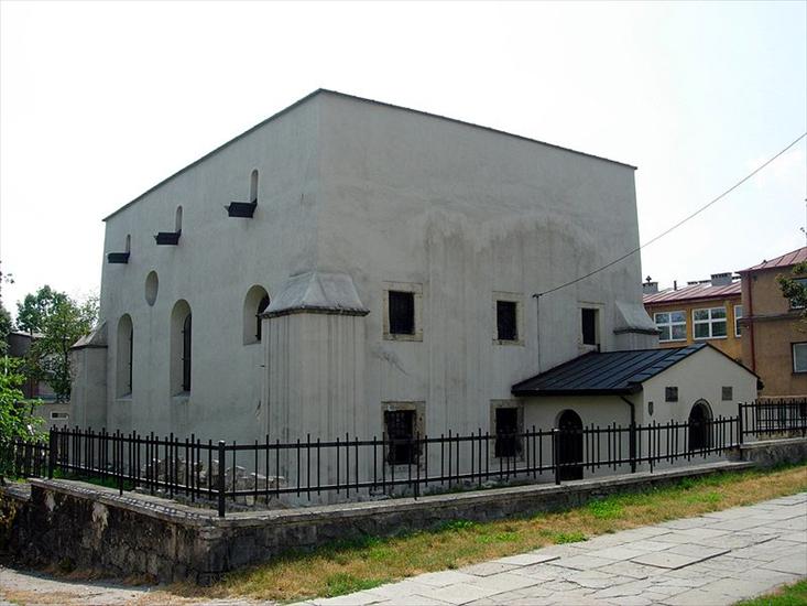synagogi - Pinczow_synagogue.jpg