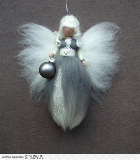 pomysły ze stylowi.pl - stylowi_pl_hobby_needle-felted-wool-christmas-angel-grey-and-silver_3878117.jpg