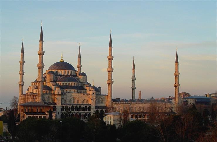 Architecture - Sultan Ahmed Mosque in Istanbul - Turkey exterior.jpg