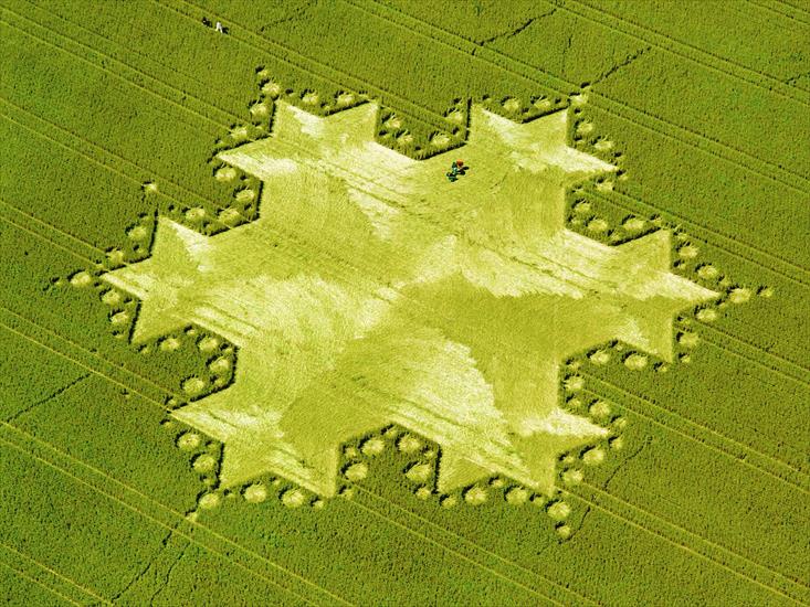  Znaki na polach - Koch Snowflake, Silbury Hill, England, 1997.jpg