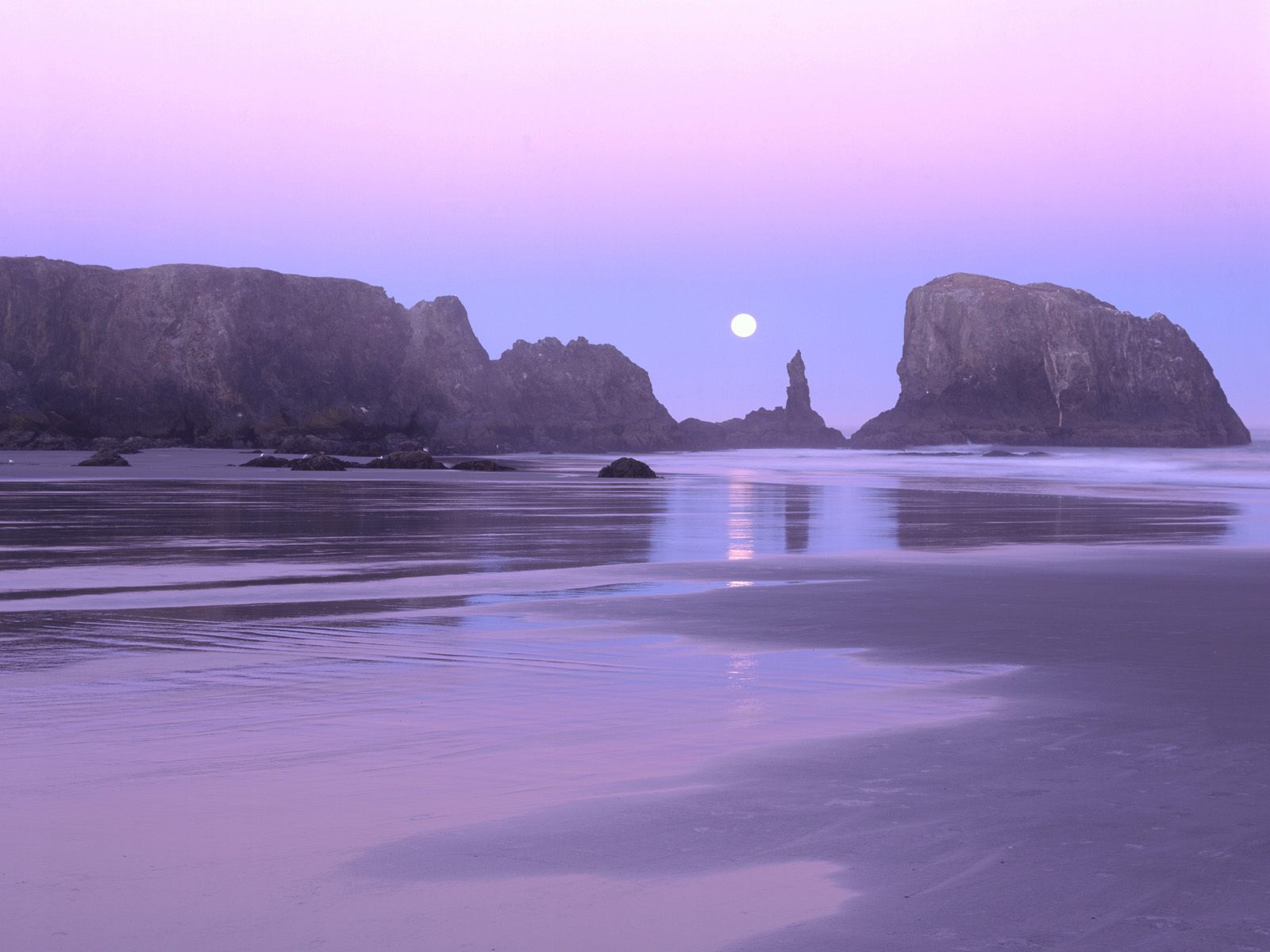 Tapety-Krajobrazy - Moonset over Coquille Point, Oregon Islands, Ore.jpg
