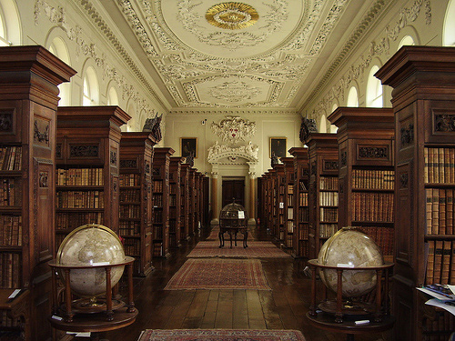 Biblioteki Świata - The Library at Queen,s Colllege at Oxford University in England.jpg