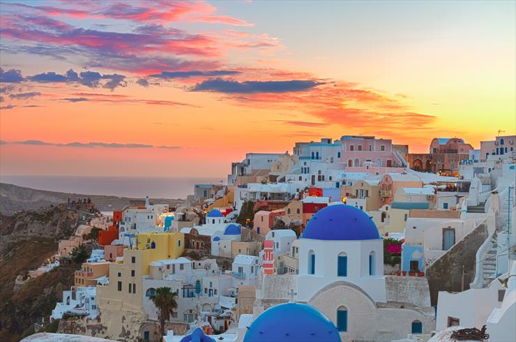 Greece, Santorini island, traditional greek village - Fotolia_105586119_Subscription_Monthly_XL.jpg