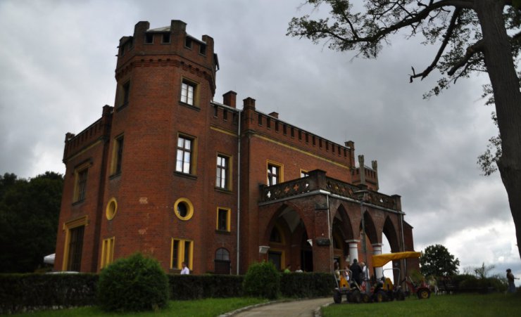 Pałace na ziemi polskiej - Karnity_zamek.jpg