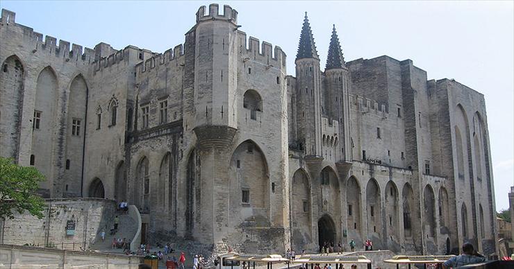 średniowiecze - 800px-Avignon_palace.jpg